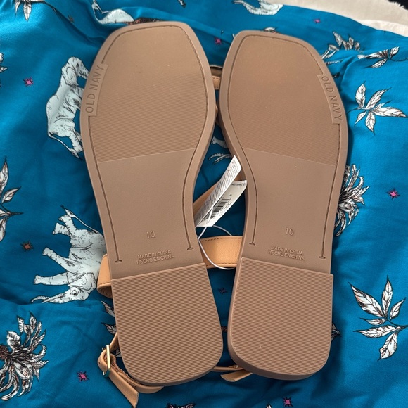 Old Navy Women's Tan Faux Leather Strappy Toe Ring
Sandals - Picture 9 of 9